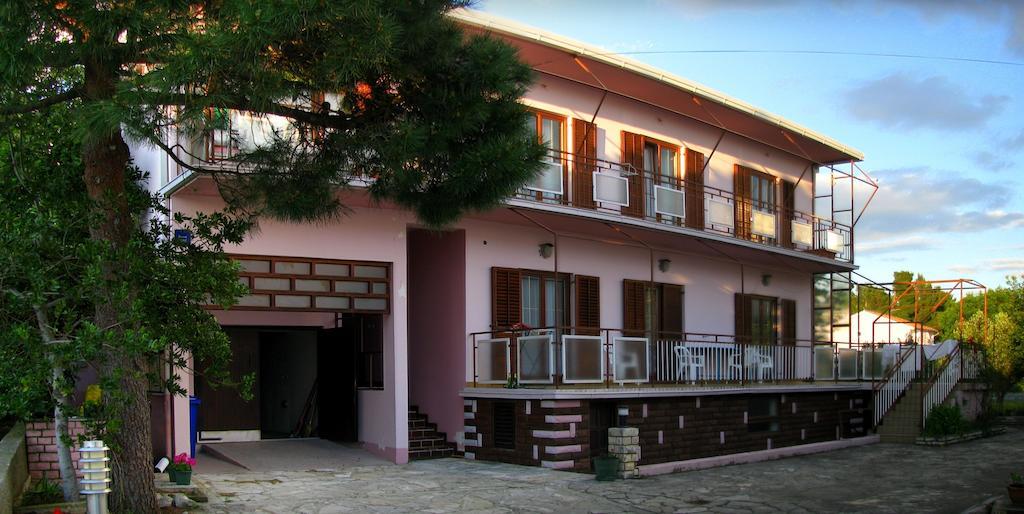 Apartments And Rooms Mare-Monti Starigrad Paklenica Luaran gambar