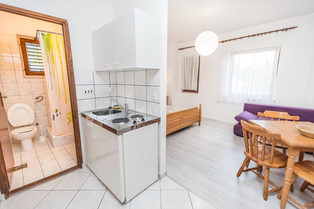 Apartments And Rooms Mare-Monti Starigrad Paklenica Luaran gambar