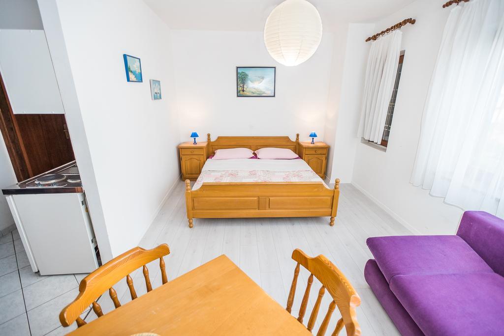 Apartments And Rooms Mare-Monti Starigrad Paklenica Luaran gambar