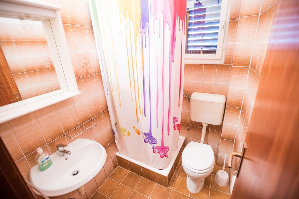 Apartments And Rooms Mare-Monti Starigrad Paklenica Luaran gambar