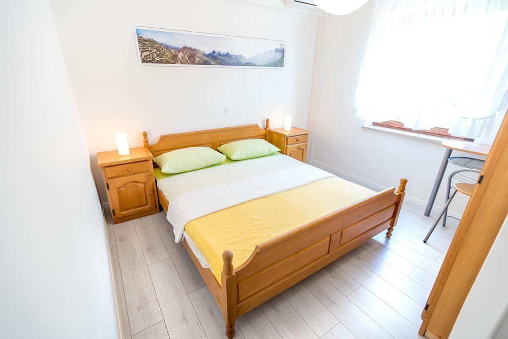 Apartments And Rooms Mare-Monti Starigrad Paklenica Luaran gambar