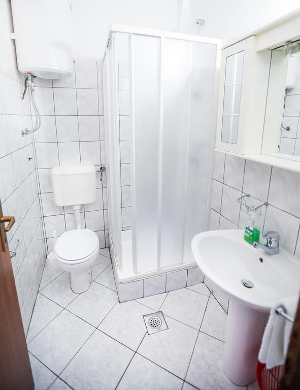 Apartments And Rooms Mare-Monti Starigrad Paklenica Luaran gambar