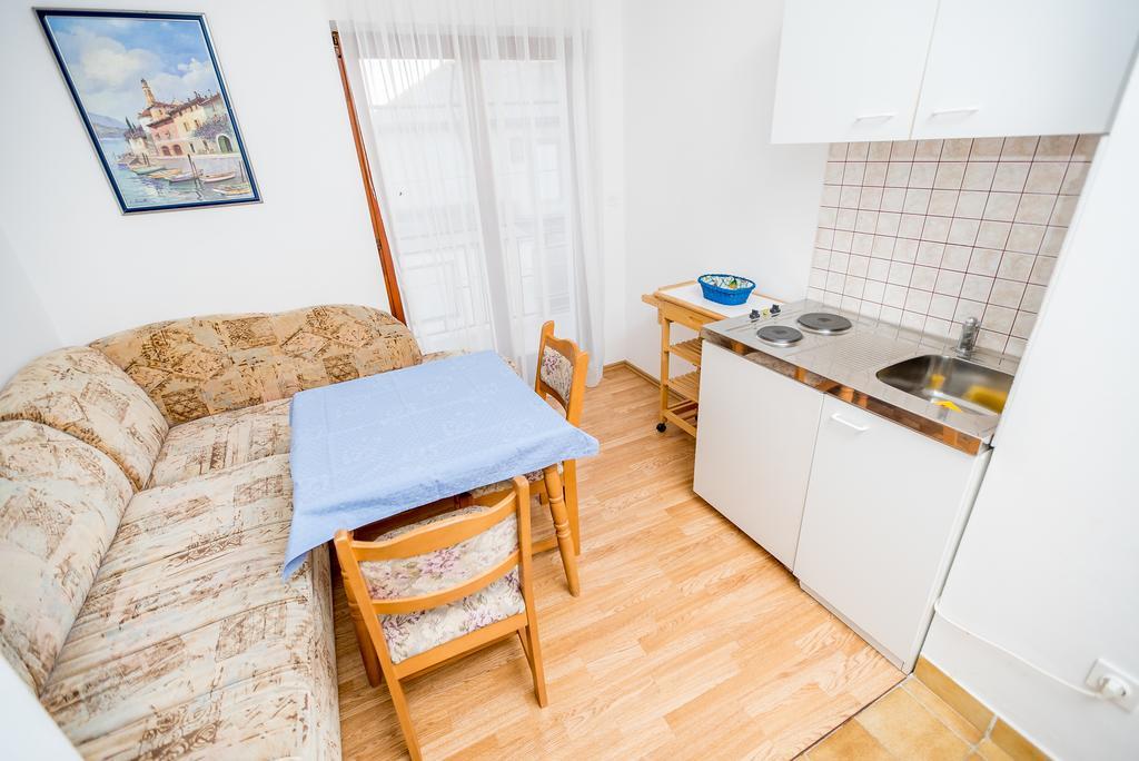 Apartments And Rooms Mare-Monti Starigrad Paklenica Luaran gambar