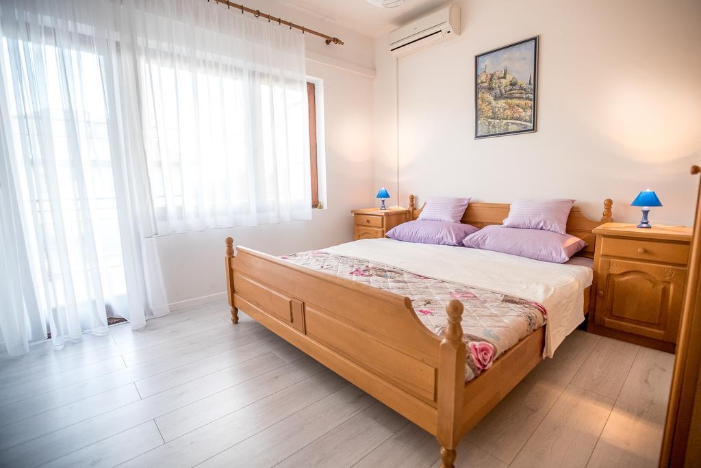 Apartments And Rooms Mare-Monti Starigrad Paklenica Luaran gambar