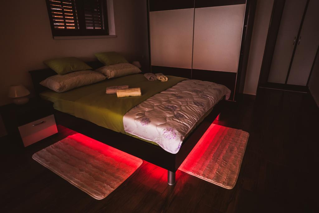 Apartments And Rooms Mare-Monti Starigrad Paklenica Luaran gambar