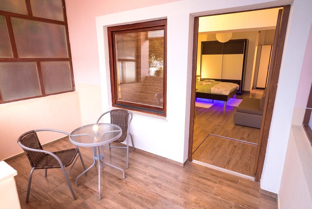 Apartments And Rooms Mare-Monti Starigrad Paklenica Luaran gambar