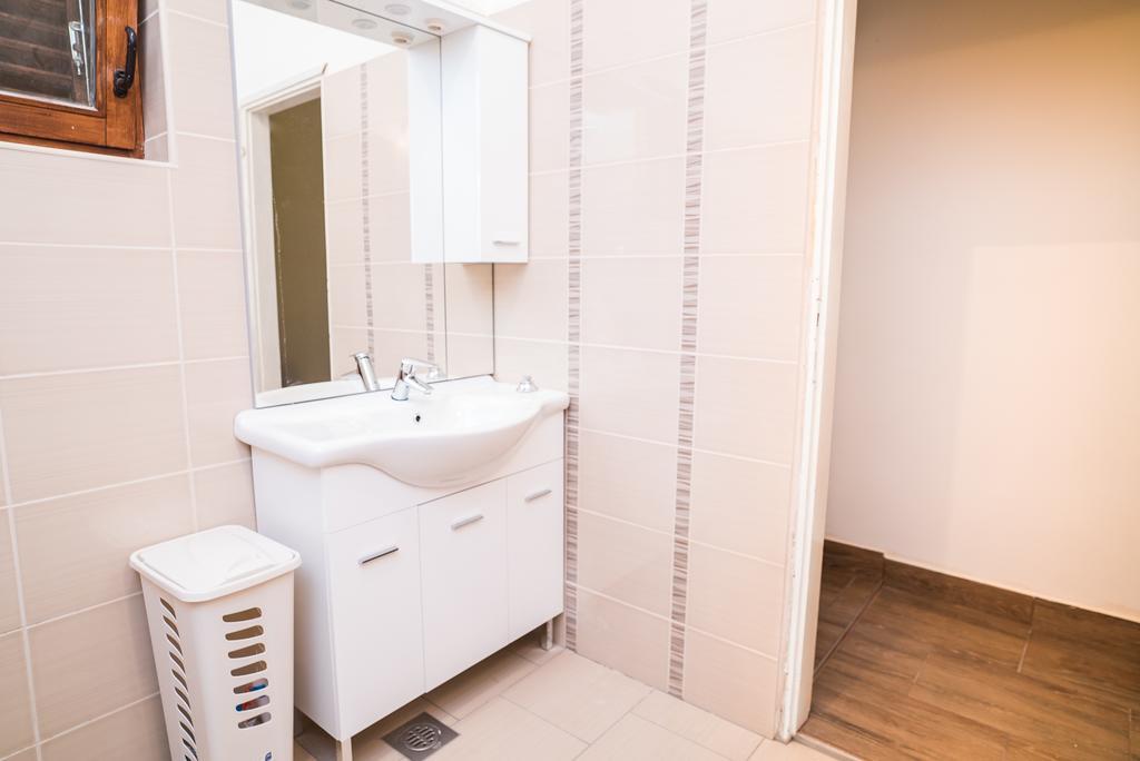 Apartments And Rooms Mare-Monti Starigrad Paklenica Luaran gambar